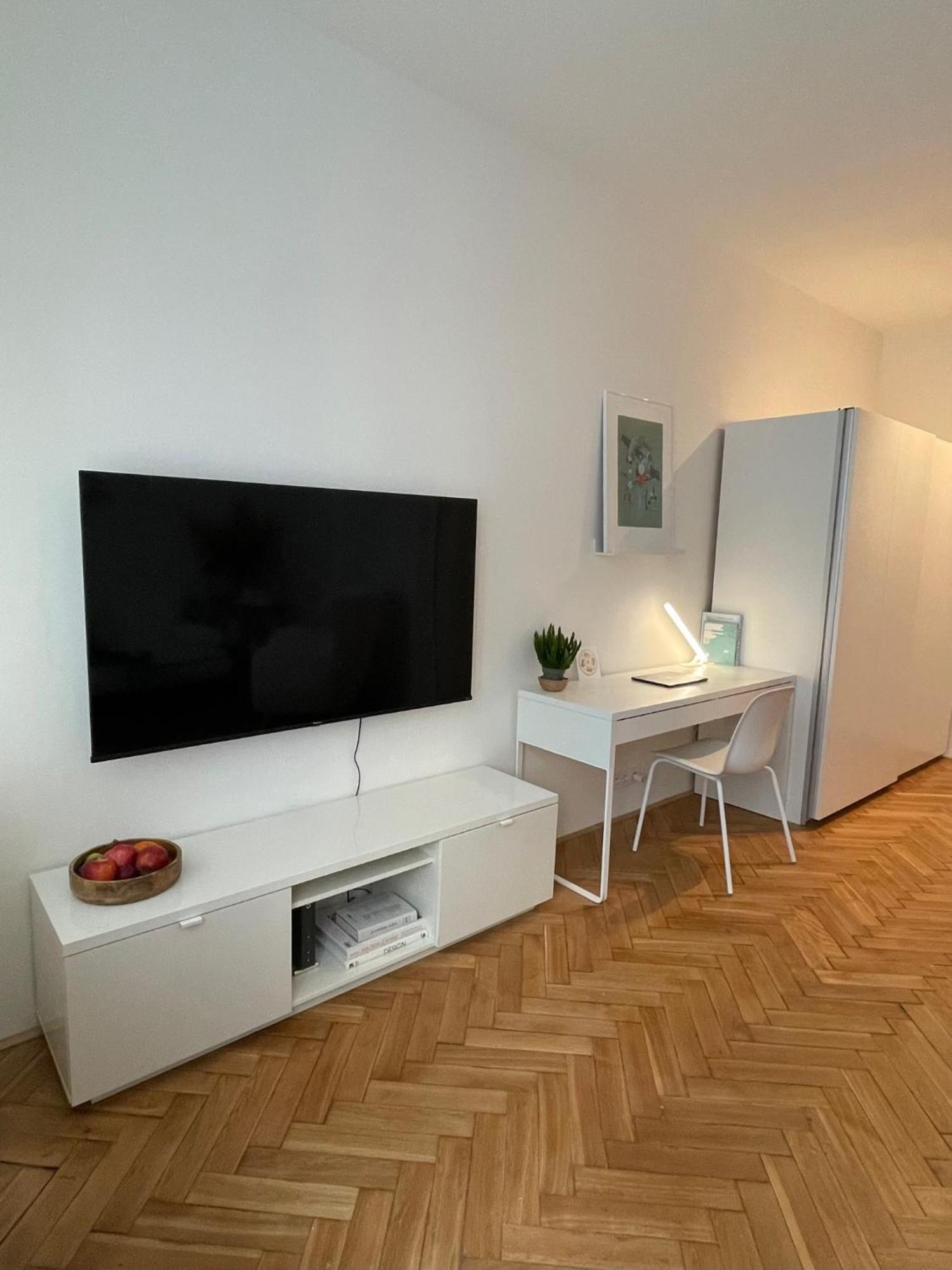 Urban Retreat I Modern Boho Apartments In Lovely Letna District - 10 Minutes From Old Town Prague Luaran gambar