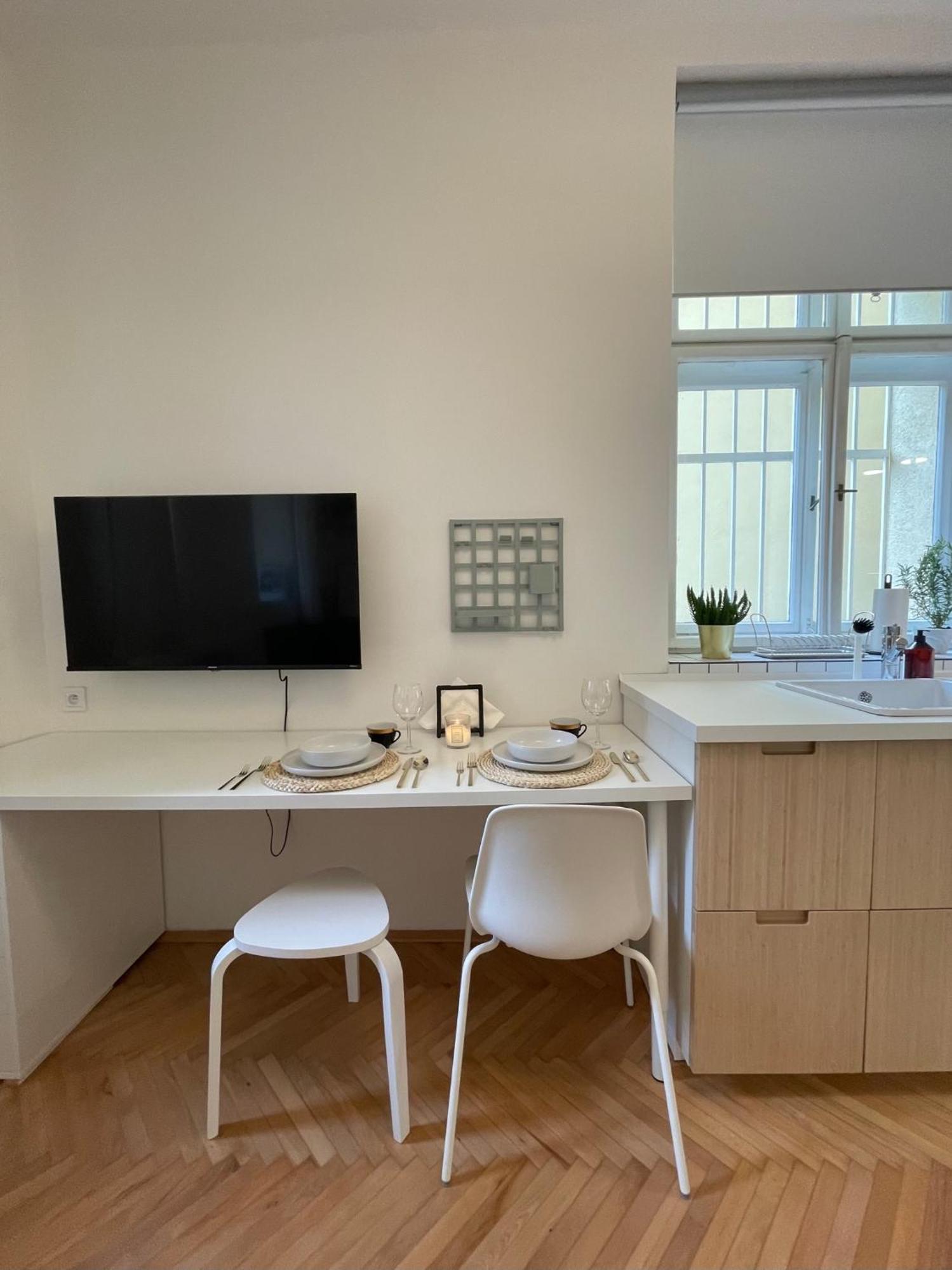 Urban Retreat I Modern Boho Apartments In Lovely Letna District - 10 Minutes From Old Town Prague Luaran gambar